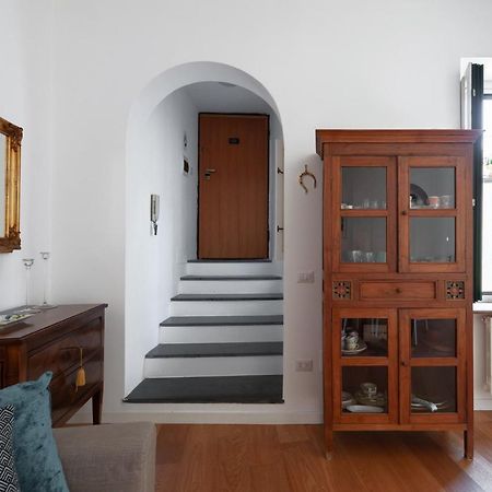 Casa Flo Con Terrazza E Ascensore Σαλέρνο Εξωτερικό φωτογραφία