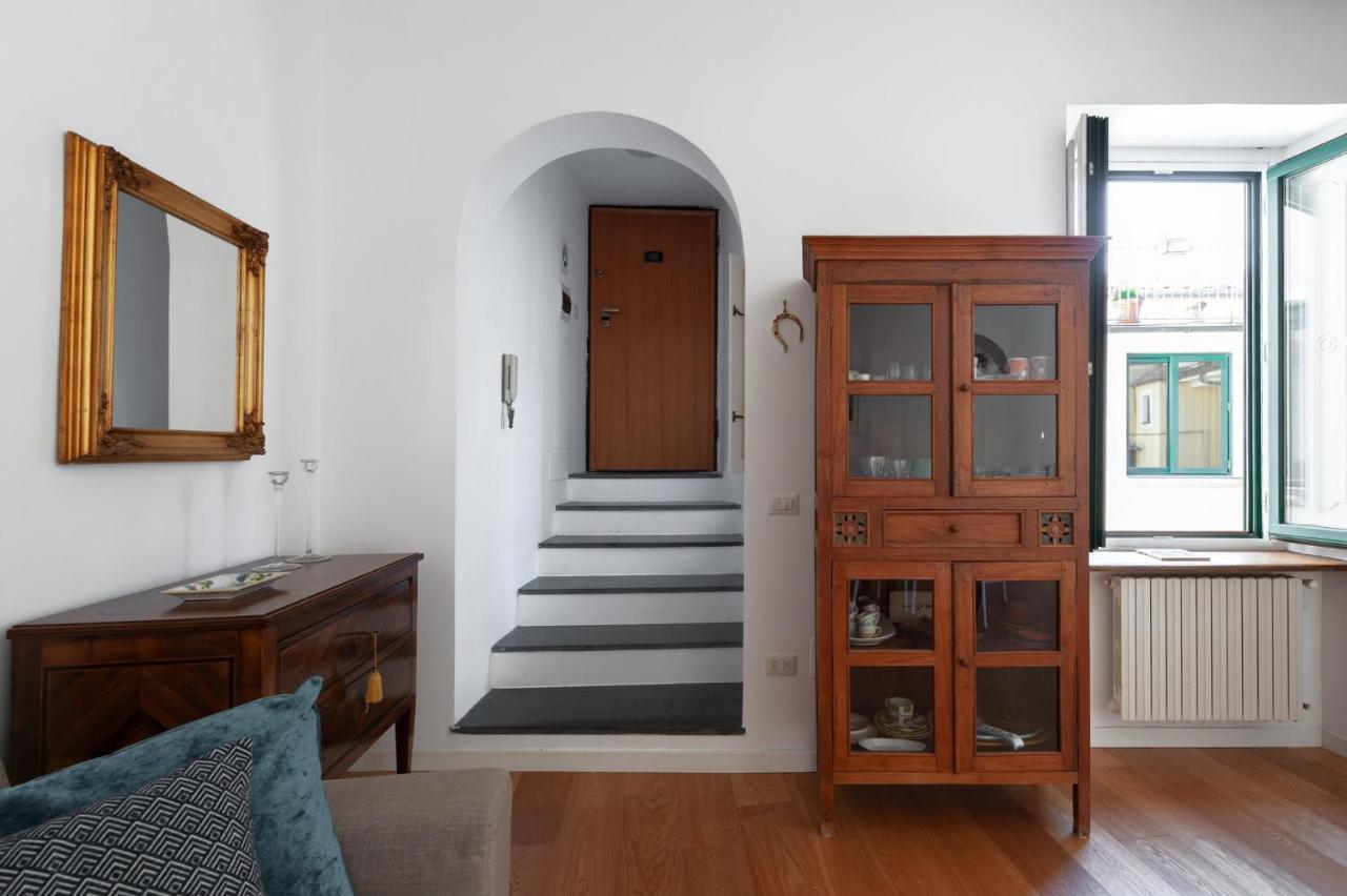 Casa Flo Con Terrazza E Ascensore Σαλέρνο Εξωτερικό φωτογραφία