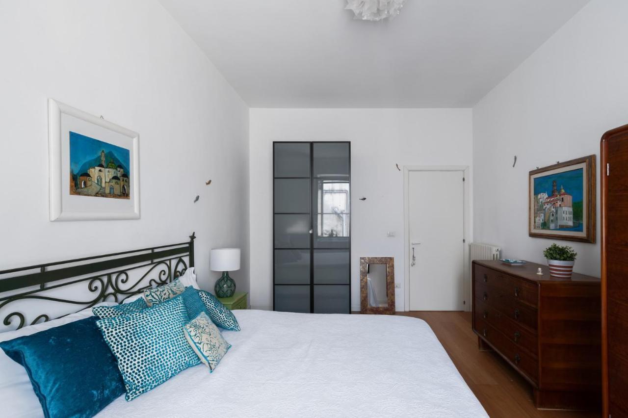 Casa Flo Con Terrazza E Ascensore Σαλέρνο Εξωτερικό φωτογραφία