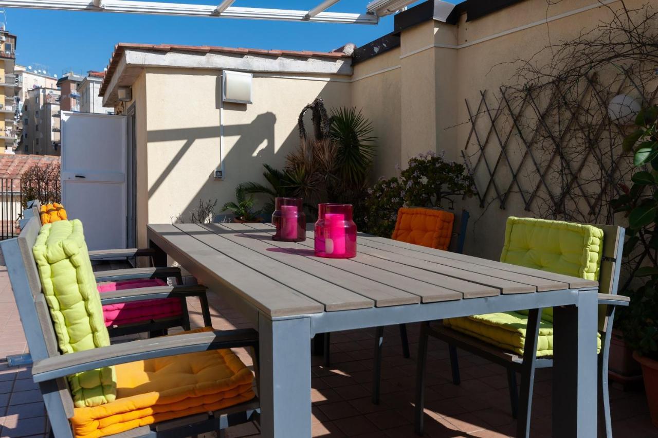 Casa Flo Con Terrazza E Ascensore Σαλέρνο Εξωτερικό φωτογραφία