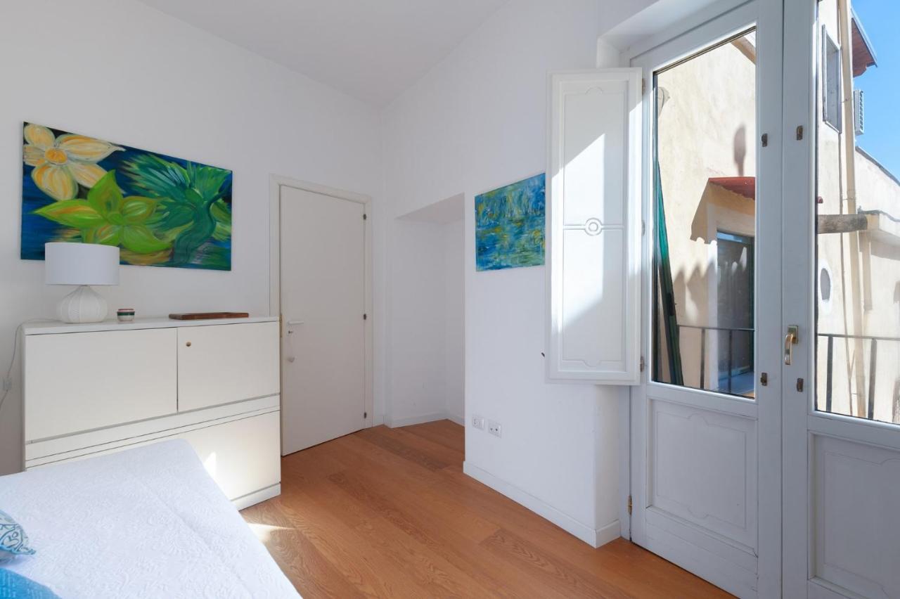 Casa Flo Con Terrazza E Ascensore Σαλέρνο Εξωτερικό φωτογραφία