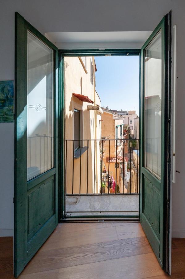 Casa Flo Con Terrazza E Ascensore Σαλέρνο Εξωτερικό φωτογραφία