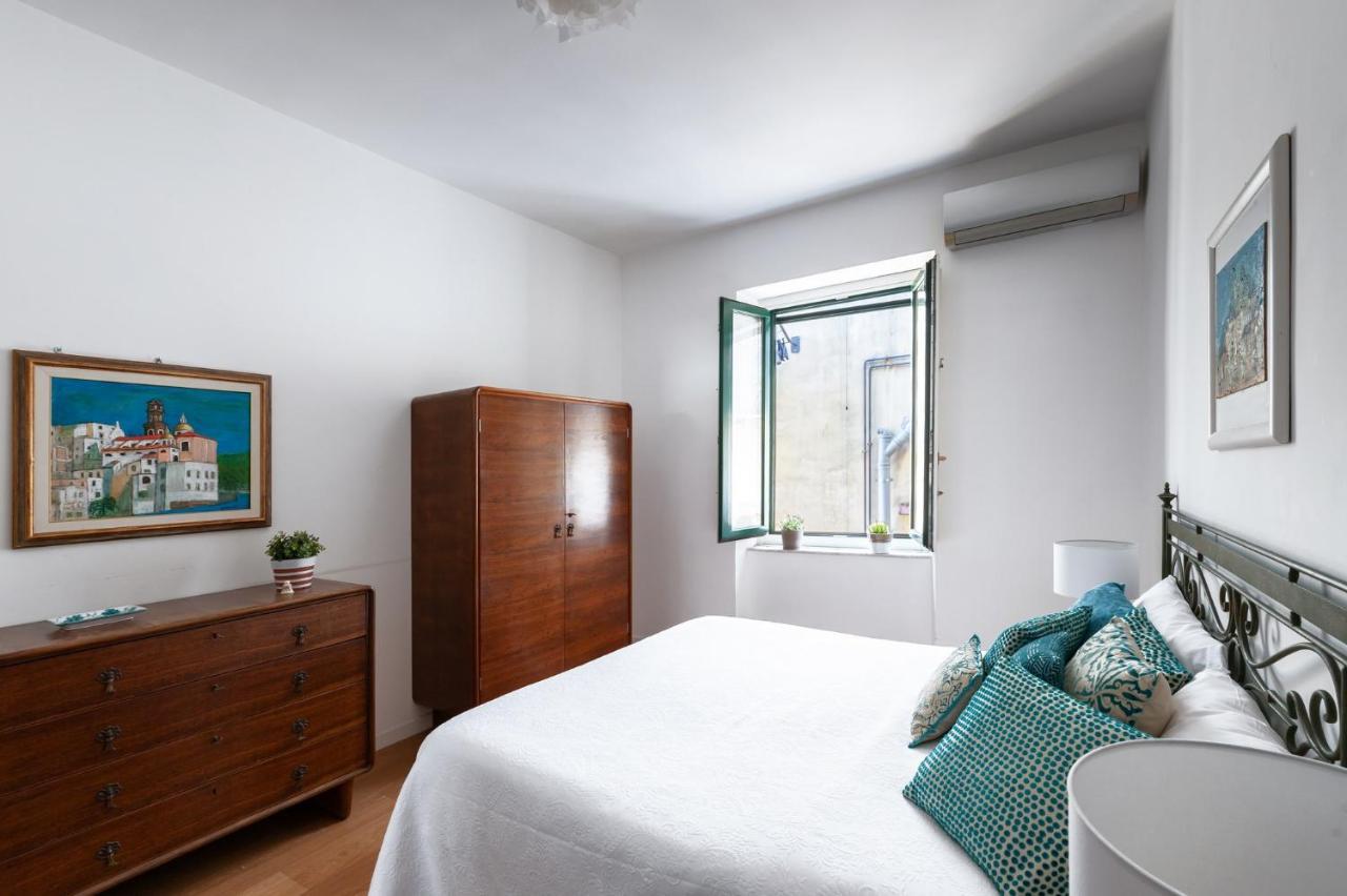 Casa Flo Con Terrazza E Ascensore Σαλέρνο Εξωτερικό φωτογραφία