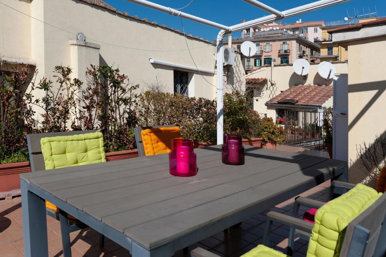 Casa Flo Con Terrazza E Ascensore Σαλέρνο Εξωτερικό φωτογραφία