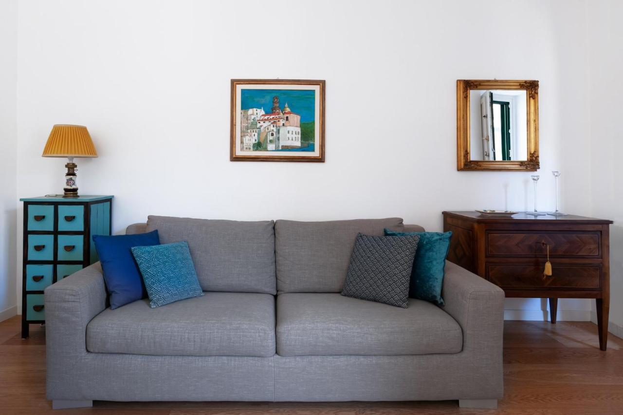 Casa Flo Con Terrazza E Ascensore Σαλέρνο Εξωτερικό φωτογραφία