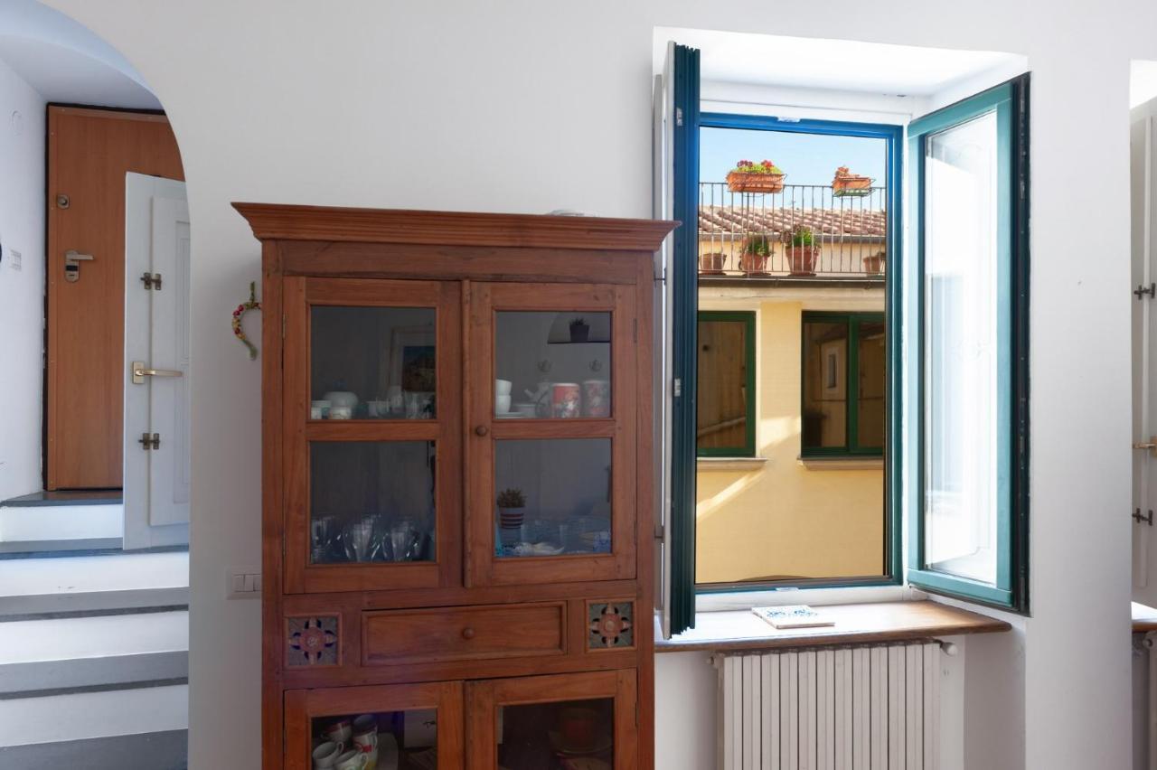 Casa Flo Con Terrazza E Ascensore Σαλέρνο Εξωτερικό φωτογραφία