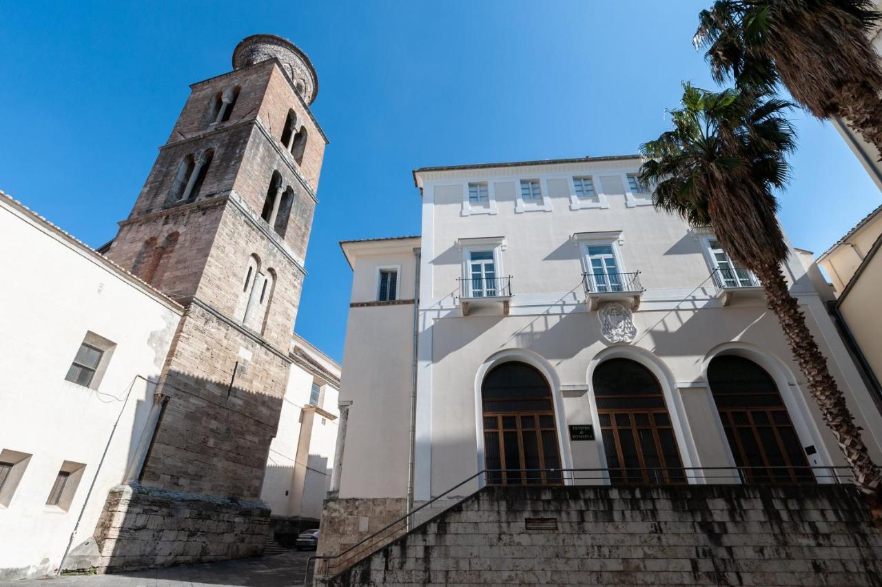 Casa Flo Con Terrazza E Ascensore Σαλέρνο Εξωτερικό φωτογραφία