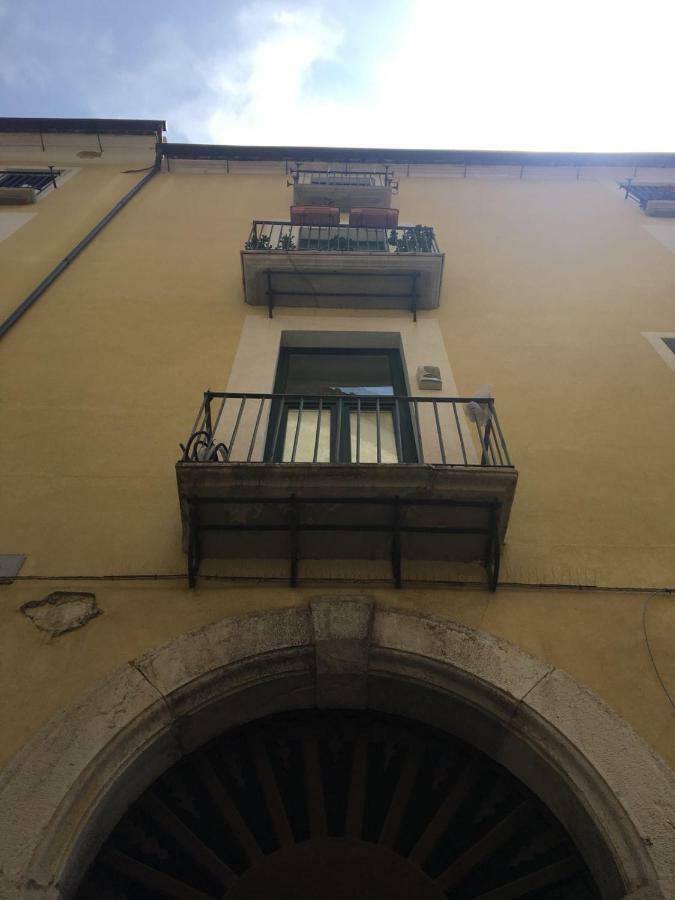 Casa Flo Con Terrazza E Ascensore Σαλέρνο Εξωτερικό φωτογραφία