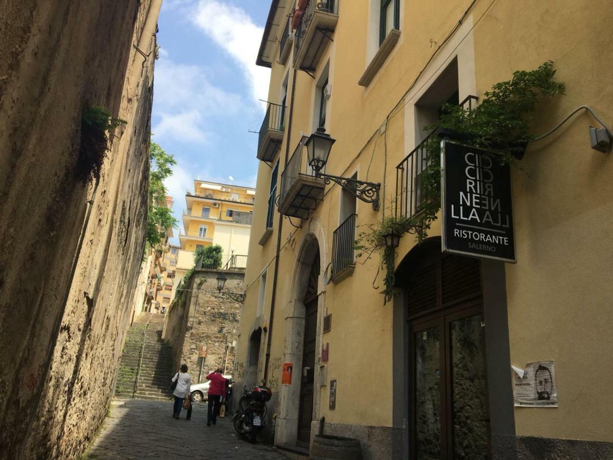 Casa Flo Con Terrazza E Ascensore Σαλέρνο Εξωτερικό φωτογραφία