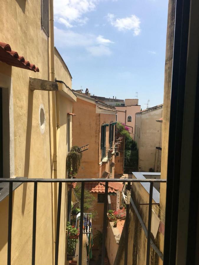 Casa Flo Con Terrazza E Ascensore Σαλέρνο Εξωτερικό φωτογραφία